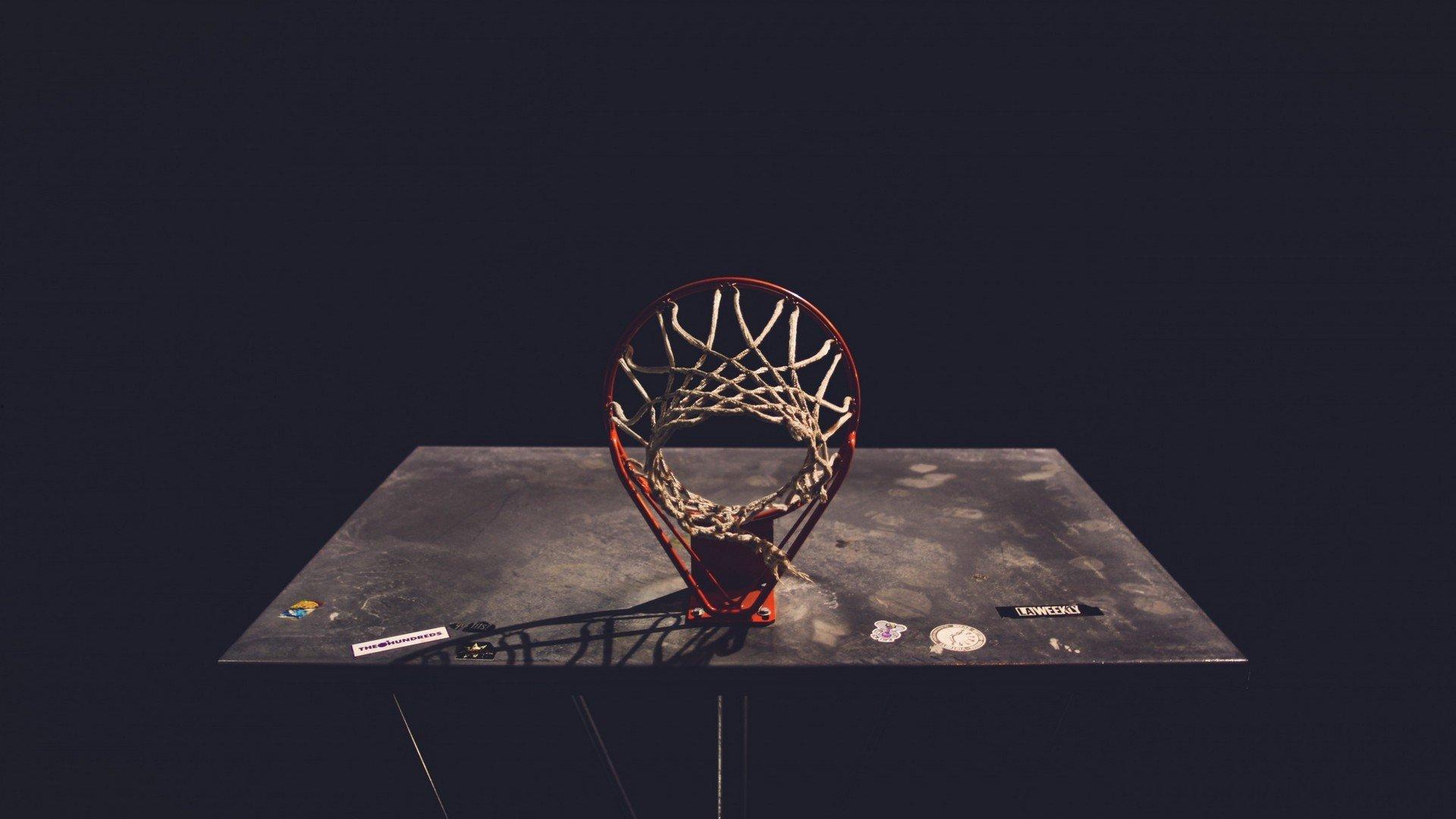 今天很铁！穆雷上半场11中2得6分4板3助1断1帽 三分3中0