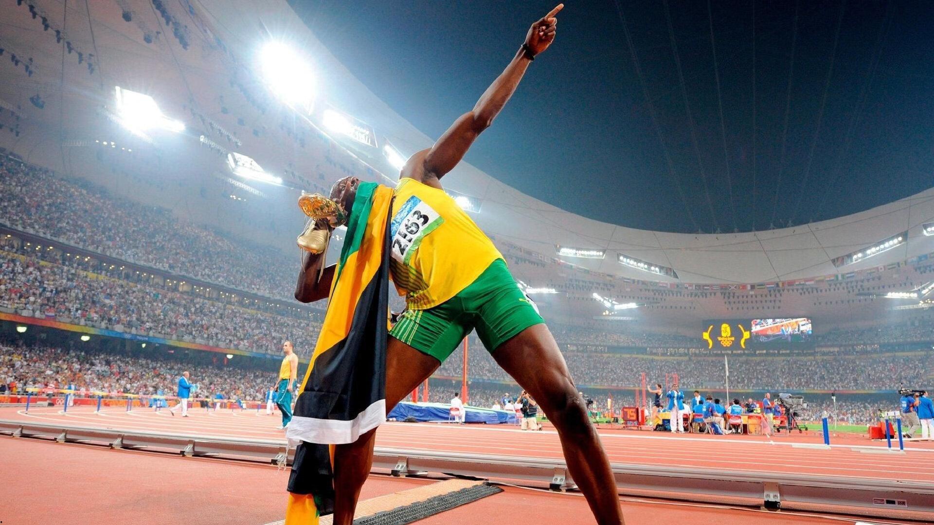 于根伟解析比赛策略，上半场稳固防守下半场发力，遗憾错失关键机会