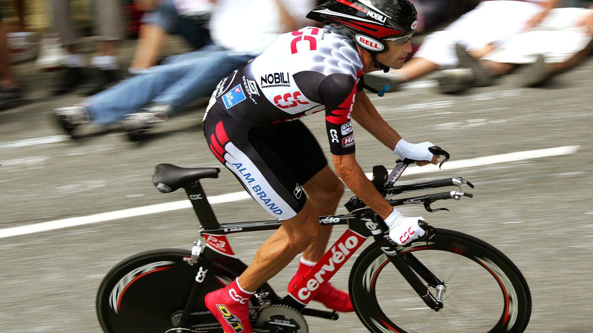 意甲争冠白热化，官方海报引爆国米与那不勒斯终极对决