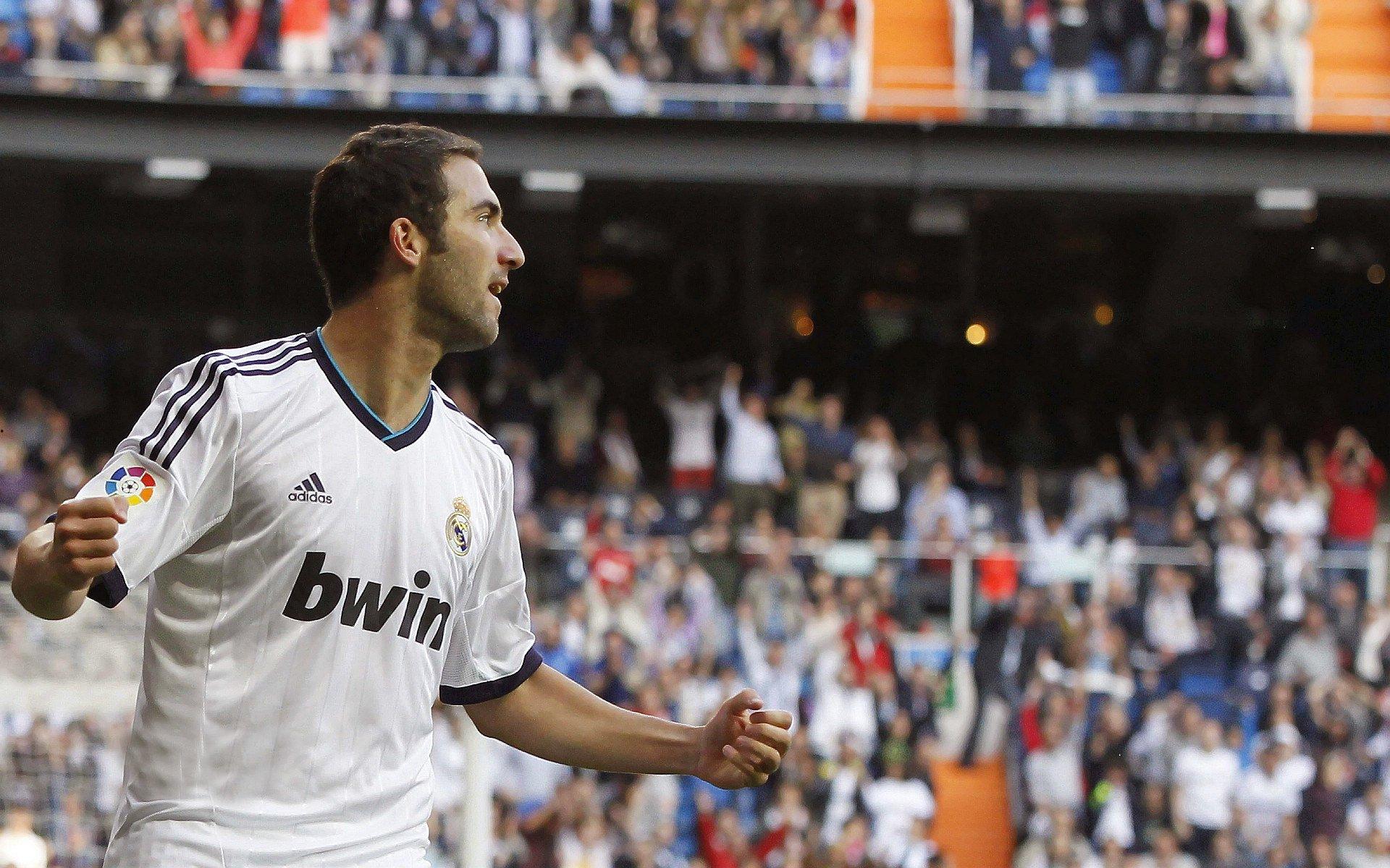 凤凰城引援计划曝光！名记透露太阳积极推动交易，瞄准首发级战力辅佐布克冲冠